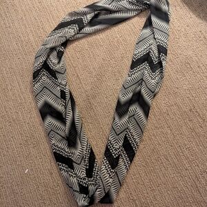 Chevron Patterned Black and White Scarf